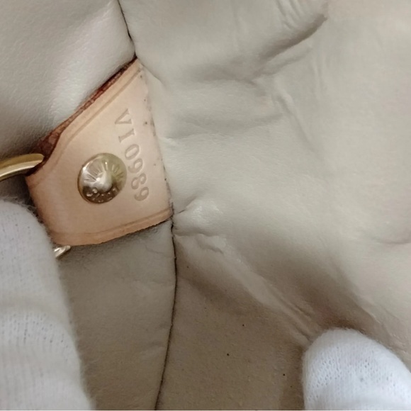 LOUIS VUITTON LV Hand Bag Bedford Vernis Yellow - Picture 7 of 9